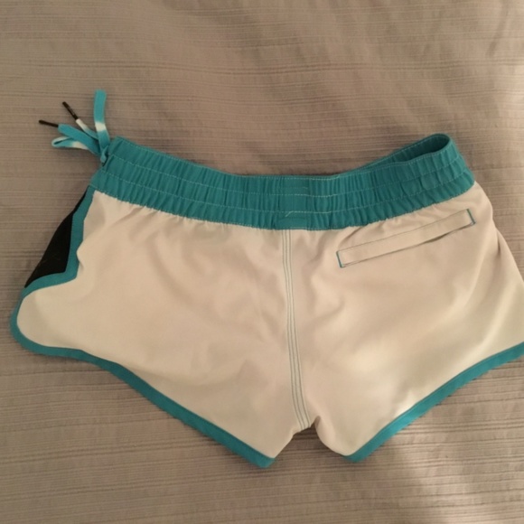 COPY - Volcom Board Shorts - Picture 2 of 3